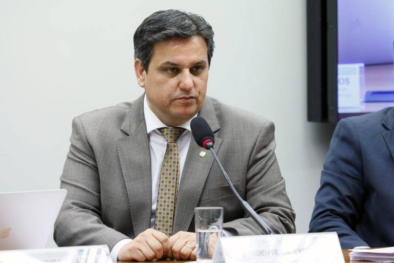 Proposta quer que políticos provem que não usem drogas antes de assumir mandatos